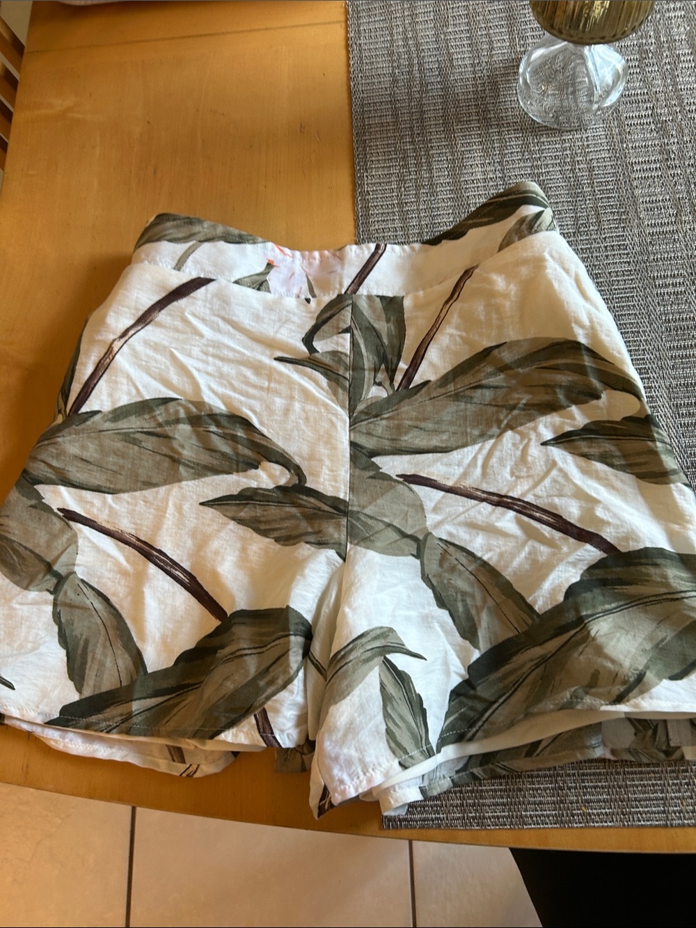 Express High-Waist Leaf Print Linen Blend Shorts - White & Olive